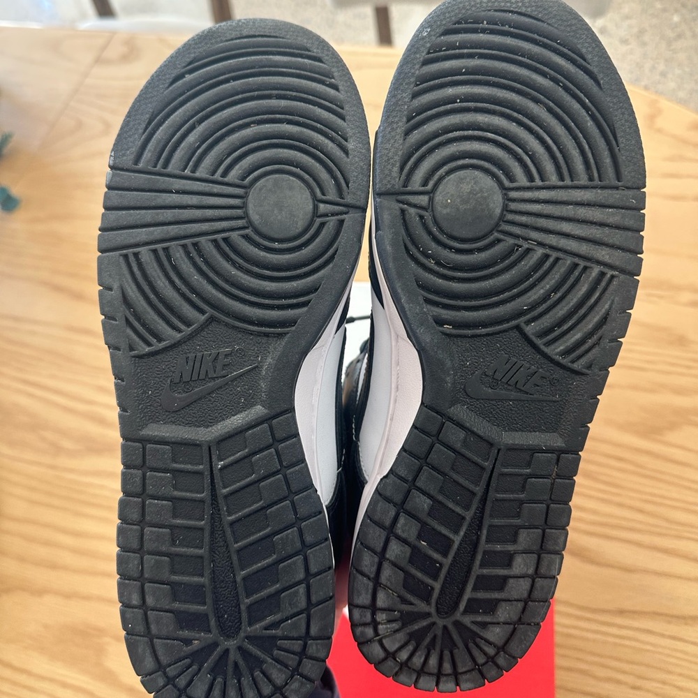 Nike Women’s Dunk Low Pandas - Picture 5 of 8